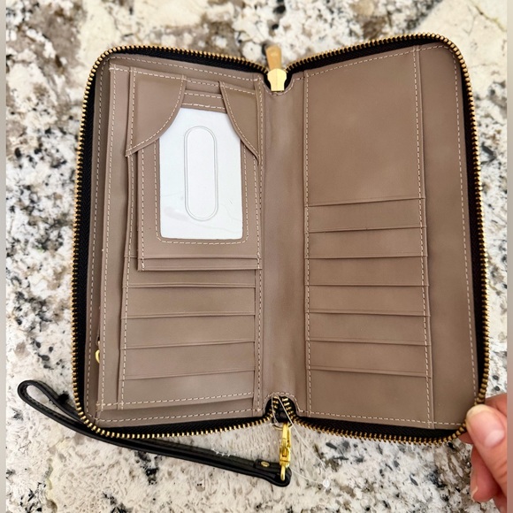 NEW Silpada Black Patent Leather Zip Around Clutch Wallet (2017) - Picture 3 of 8